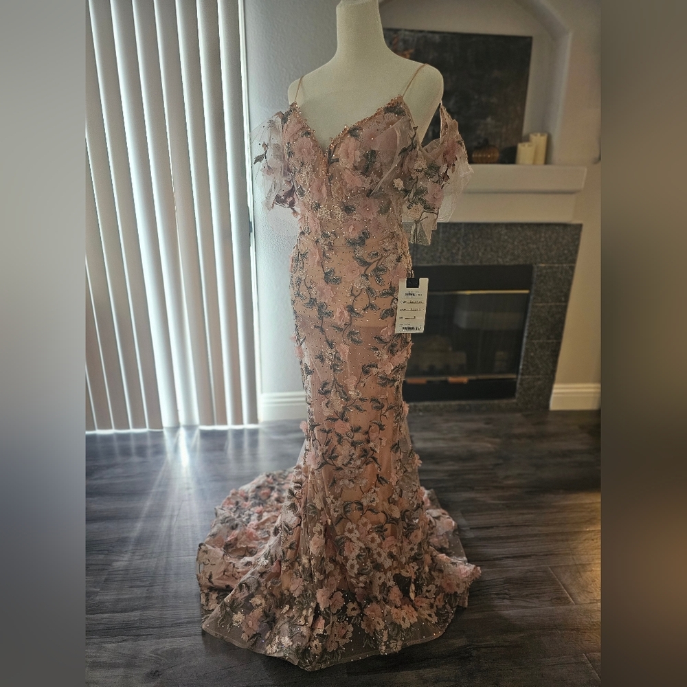 NWT Mac Duggal floral-embroidered rose-pink with crystal glass trumpet gown - Picture 2 of 8
